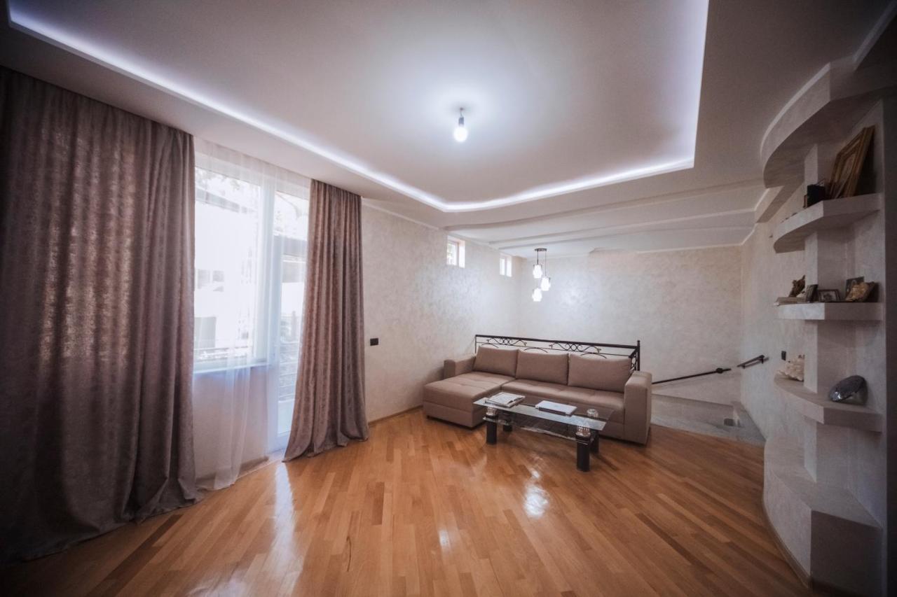 Гостевой дом Makos Кутаиси Экстерьер фото
